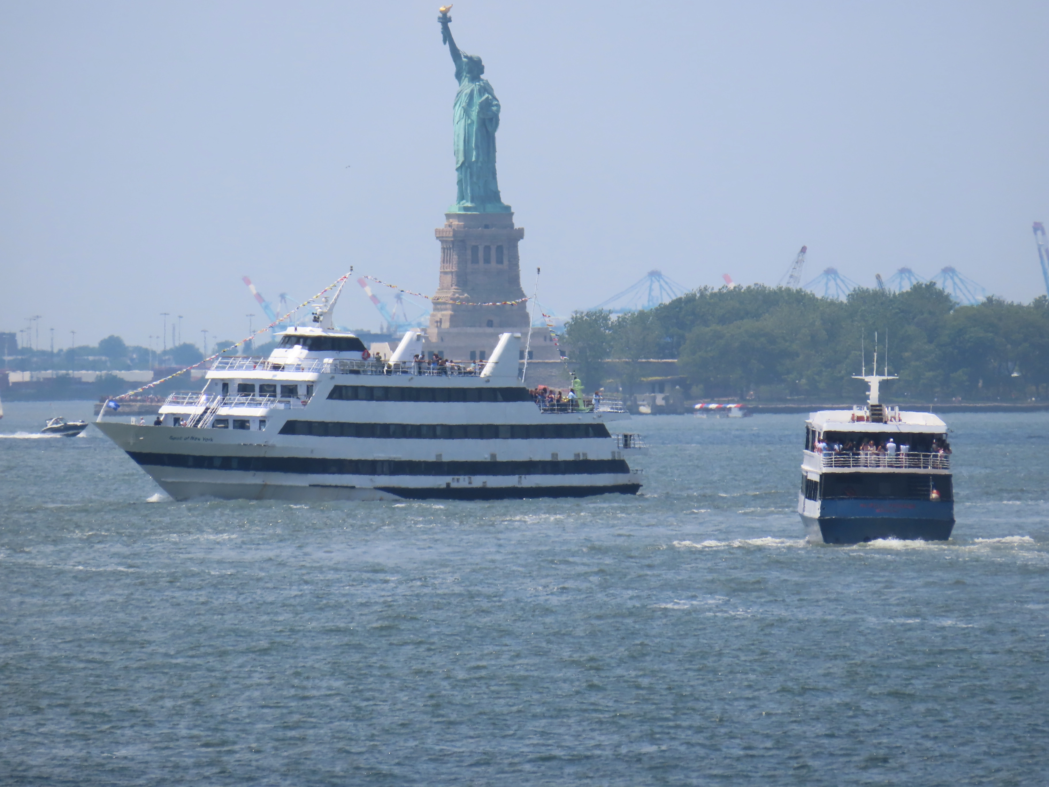 New_York_Harbor_&_Statue_of_Liberty